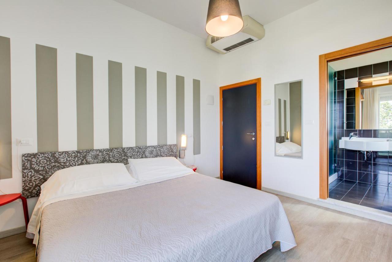 Hotel Ivano Римини Екстериор снимка