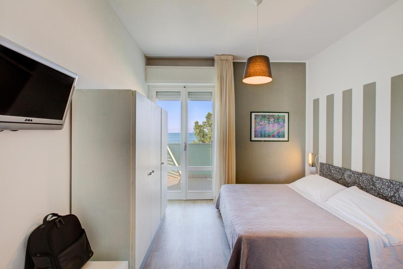 Hotel Ivano Римини Екстериор снимка