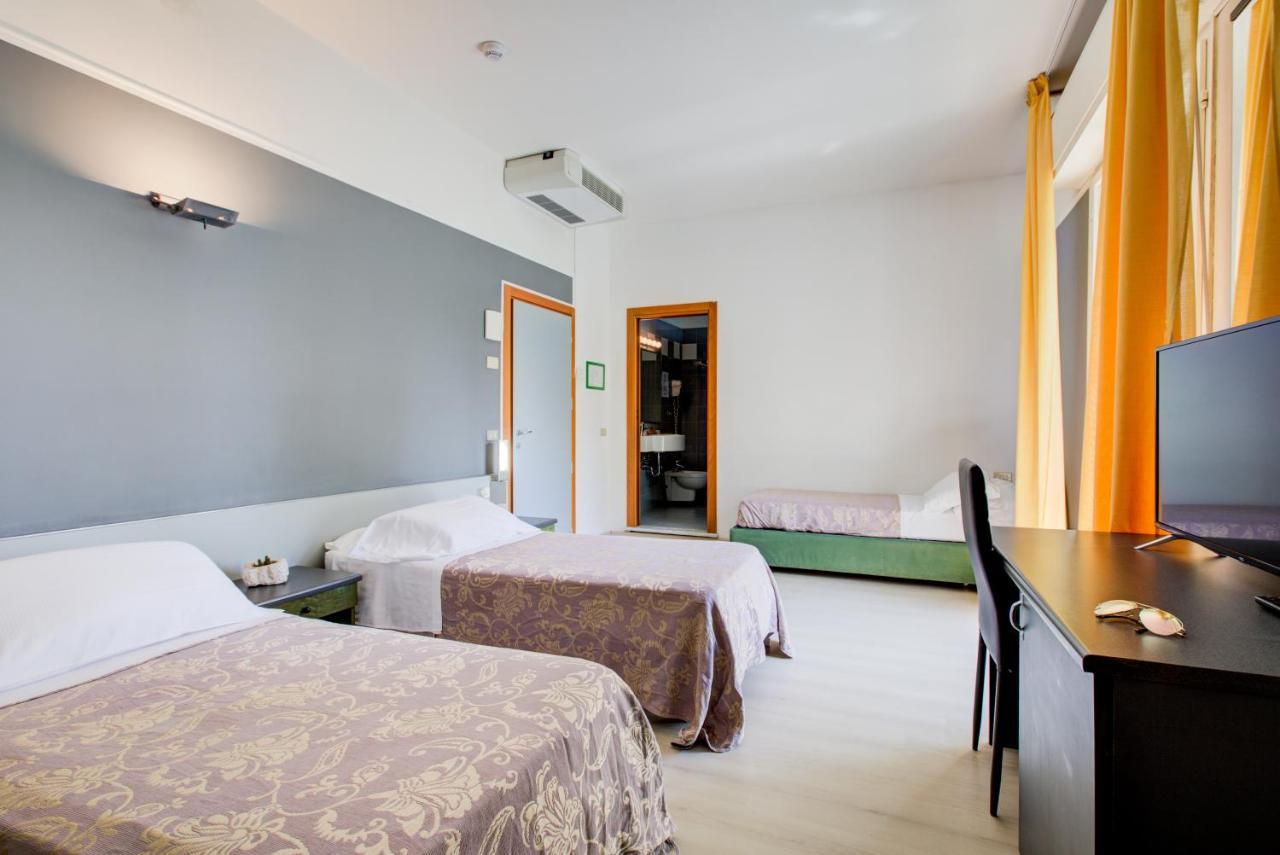 Hotel Ivano Римини Екстериор снимка