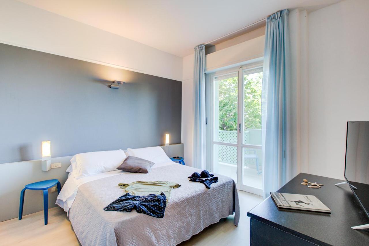 Hotel Ivano Римини Екстериор снимка