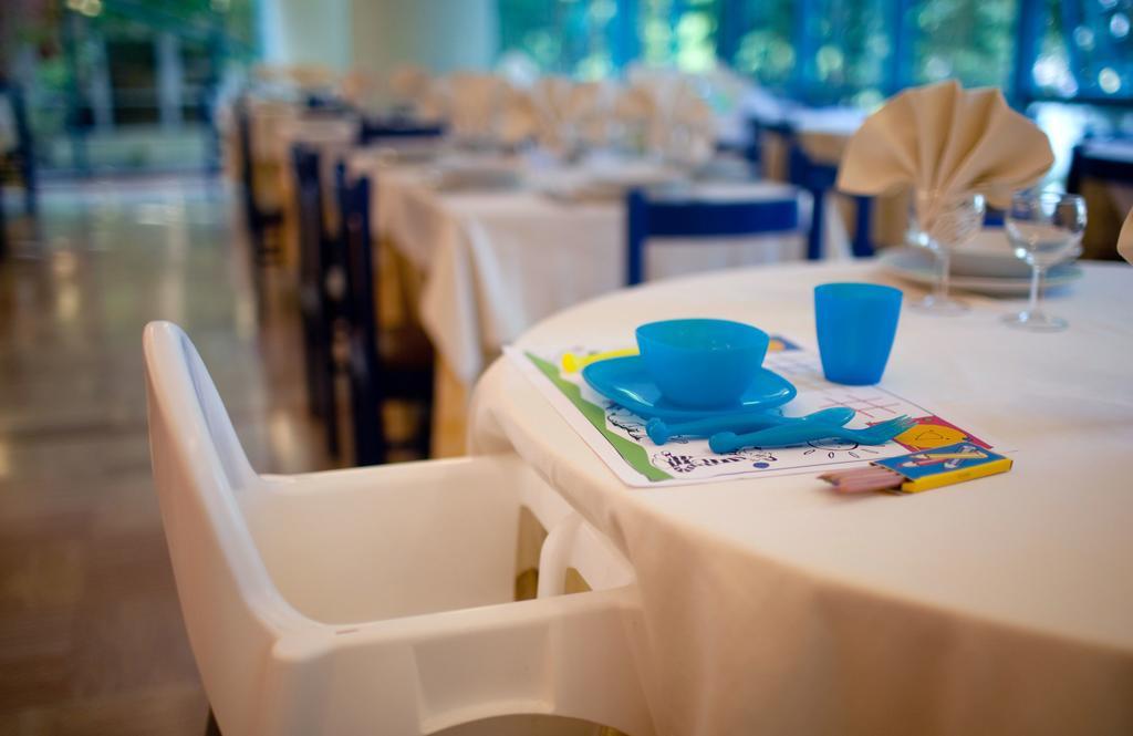 Hotel Ivano Римини Екстериор снимка